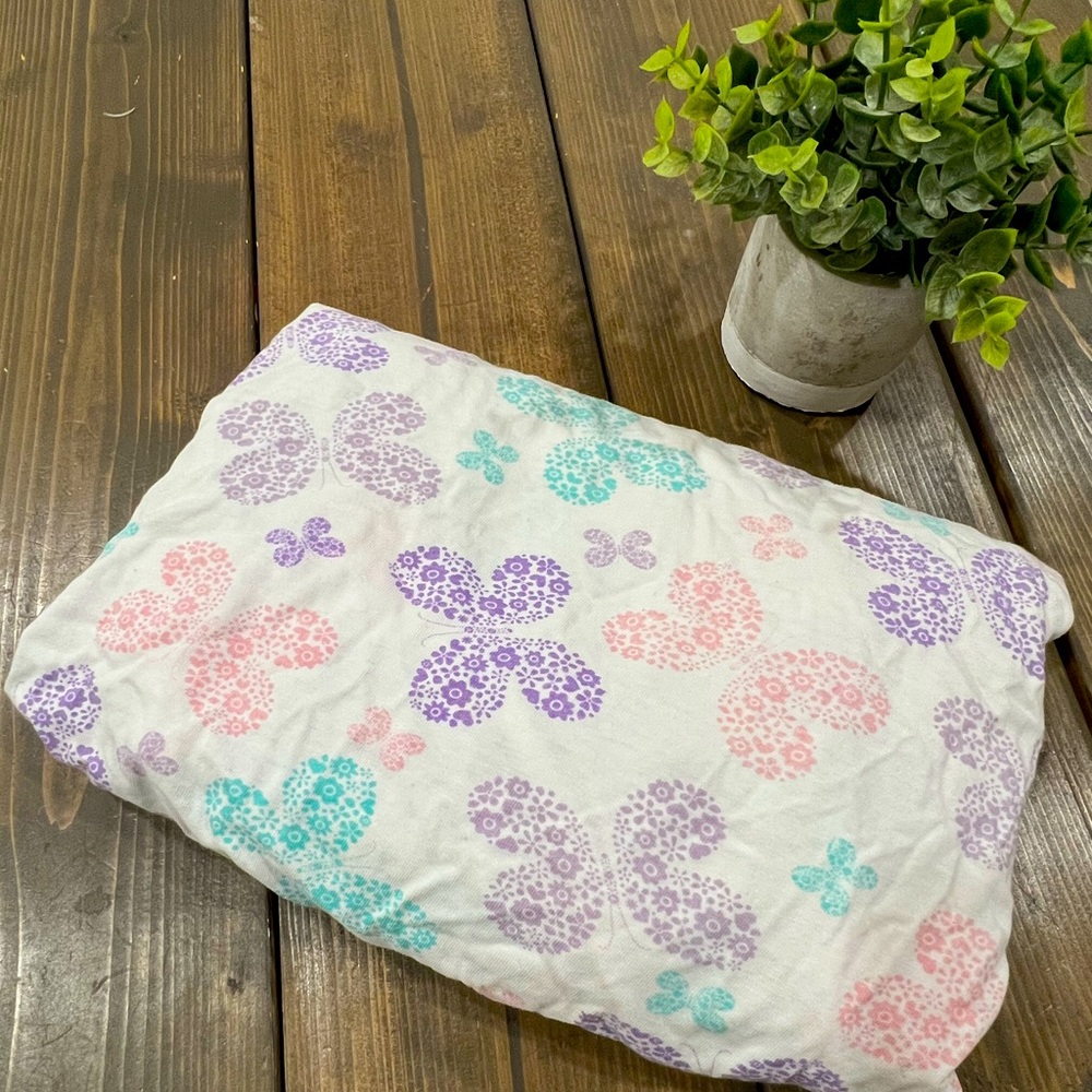 Crib size fitted sheet